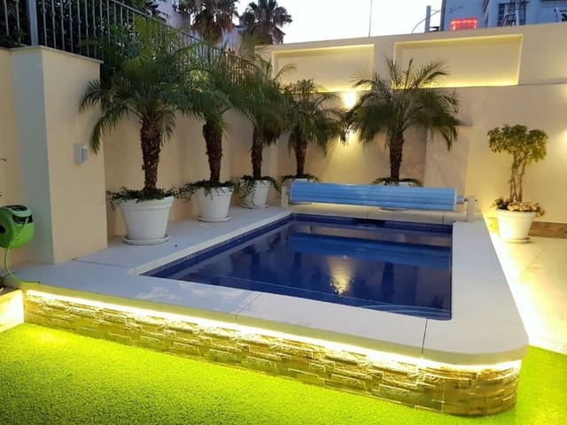 4 quarto Moradia para venda em Marbella com piscina - 1 200 000 € (Ref: 10001429)