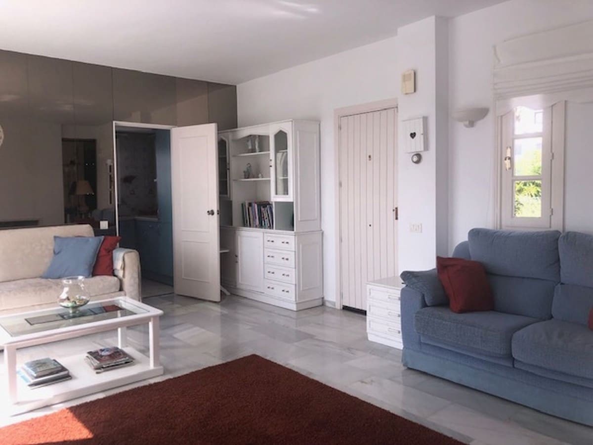 2 bedroom Penthouse for sale in Marbella with pool - € 650,000 (Ref: 10001432)