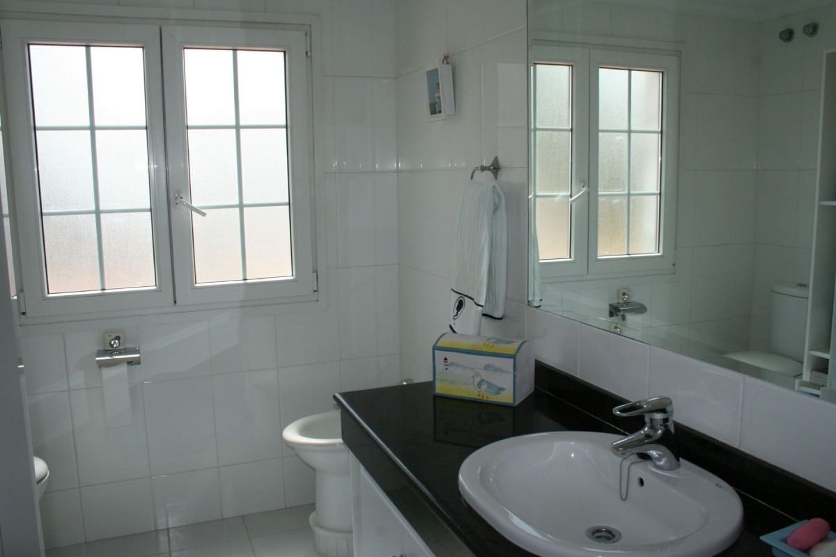 2 bedroom Penthouse for sale in Marbella with pool - € 650,000 (Ref: 10001432)