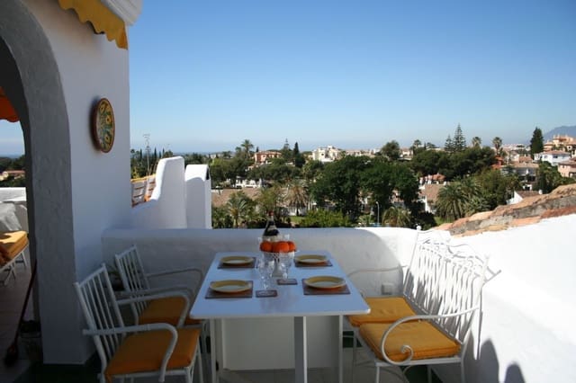 2 bedroom Penthouse for sale in Marbella with pool - € 650,000 (Ref: 10001432)