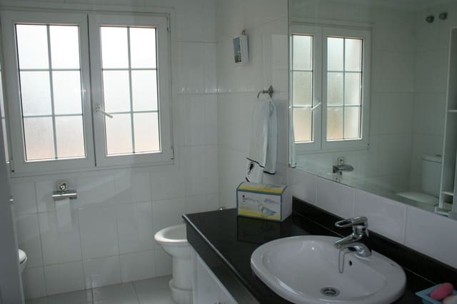 2 bedroom Penthouse for sale in Marbella with pool - € 650,000 (Ref: 10001432)