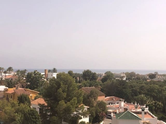 2 bedroom Penthouse for sale in Marbella with pool - € 650,000 (Ref: 10001432)