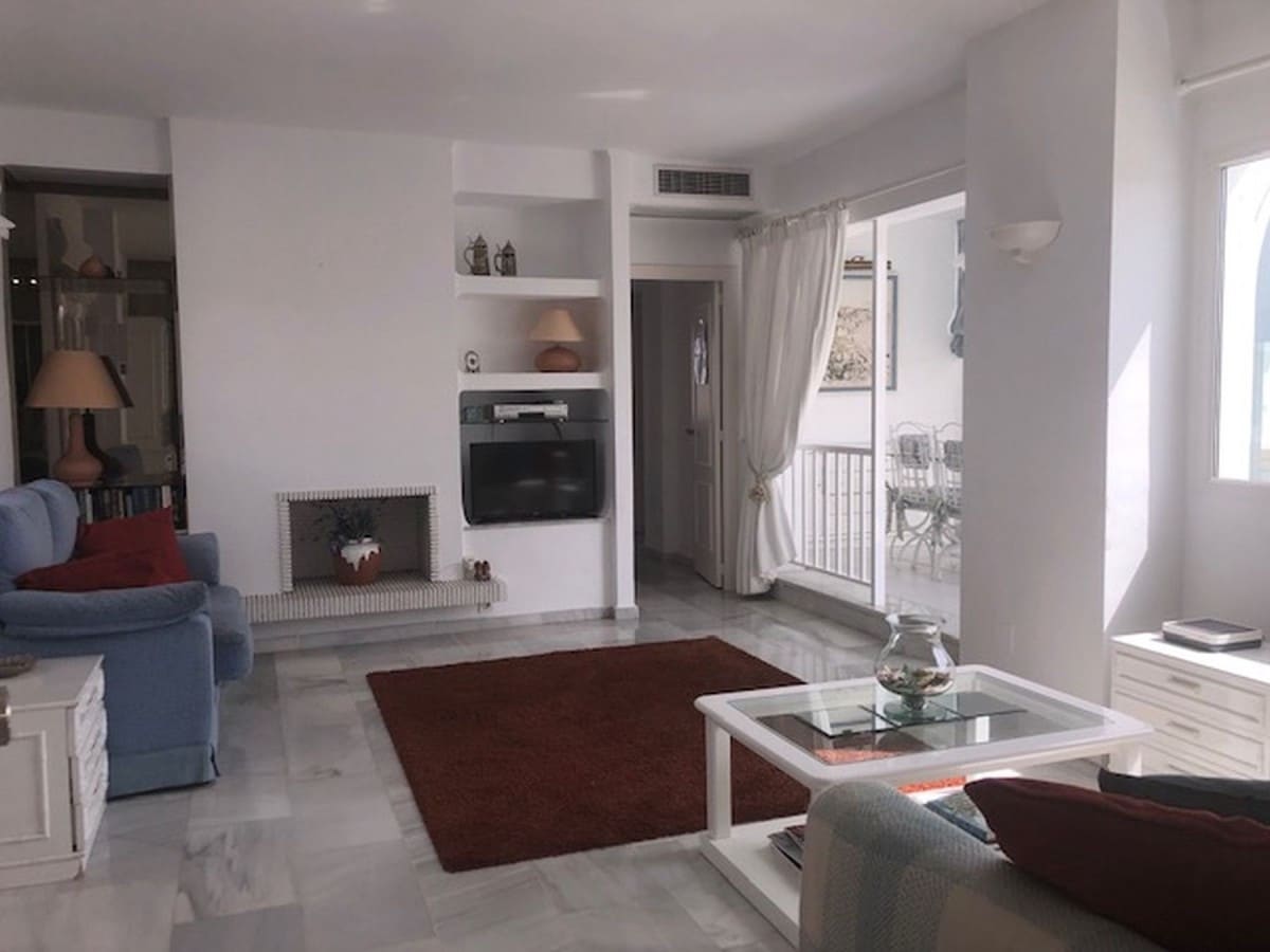 2 bedroom Penthouse for sale in Marbella with pool - € 650,000 (Ref: 10001432)