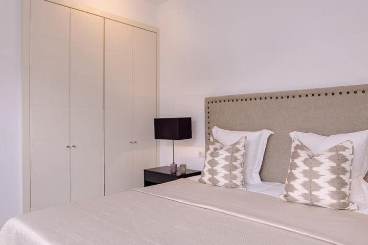 Apartamento de 2 habitaciones en Benahavís en venta con piscina garaje - 445.000 € (Ref: 10001433)