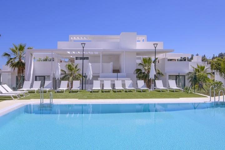 Apartamento de 2 habitaciones en Benahavís en venta con piscina garaje - 445.000 € (Ref: 10001433)