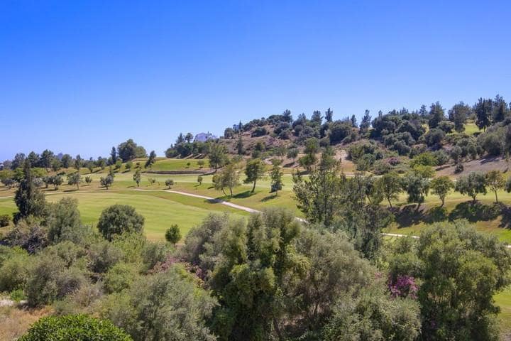 Apartamento de 2 habitaciones en Benahavís en venta con piscina garaje - 445.000 € (Ref: 10001433)