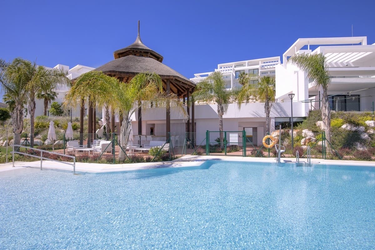 Apartamento de 2 habitaciones en Benahavís en venta con piscina garaje - 445.000 € (Ref: 10001433)
