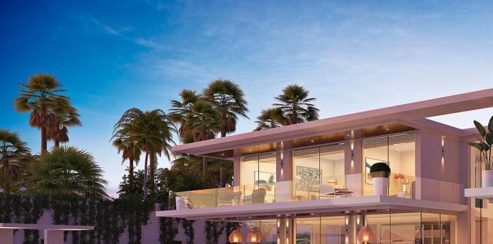 Chalet de 4 habitaciones en Estepona en venta con piscina - 1.595.000 € (Ref: 10001437)