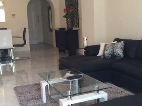Apartamento de 2 habitaciones en Puerto Banus en venta con piscina garaje - 605.000 € (Ref: 10001452)