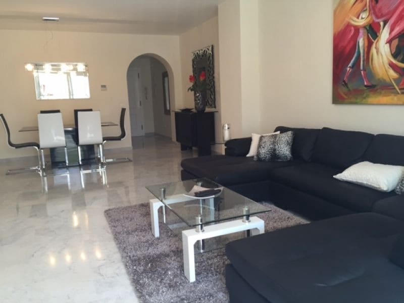 Apartamento de 2 habitaciones en Puerto Banus en venta con piscina garaje - 605.000 € (Ref: 10001452)