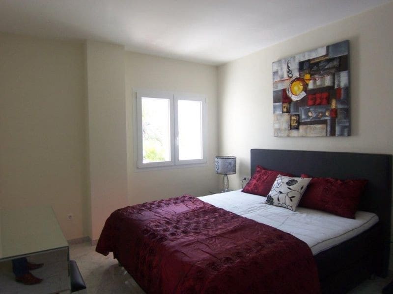 Apartamento de 2 habitaciones en Puerto Banus en venta con piscina garaje - 605.000 € (Ref: 10001452)