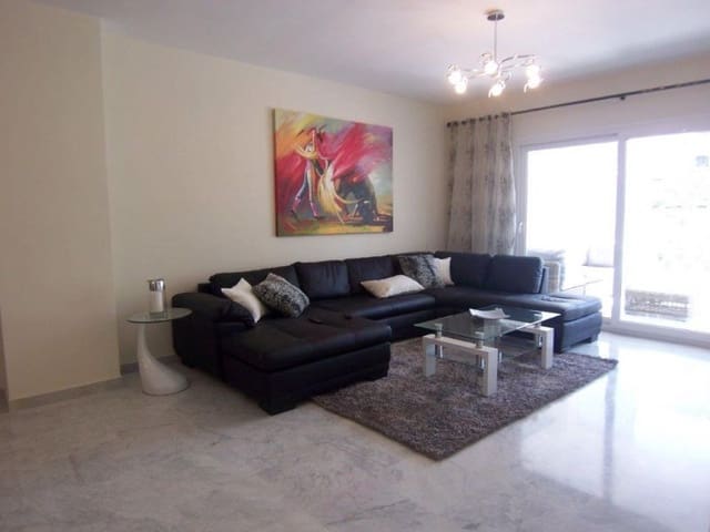 Apartamento de 2 habitaciones en Puerto Banus, Marbella en venta con piscina garaje - 605.000 € (Ref: 10001452)