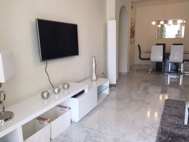 Apartamento de 2 habitaciones en Puerto Banus en venta con piscina garaje - 605.000 € (Ref: 10001452)