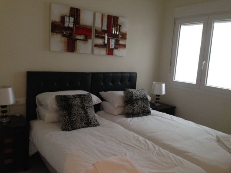 Apartamento de 2 habitaciones en Puerto Banus en venta con piscina garaje - 605.000 € (Ref: 10001452)