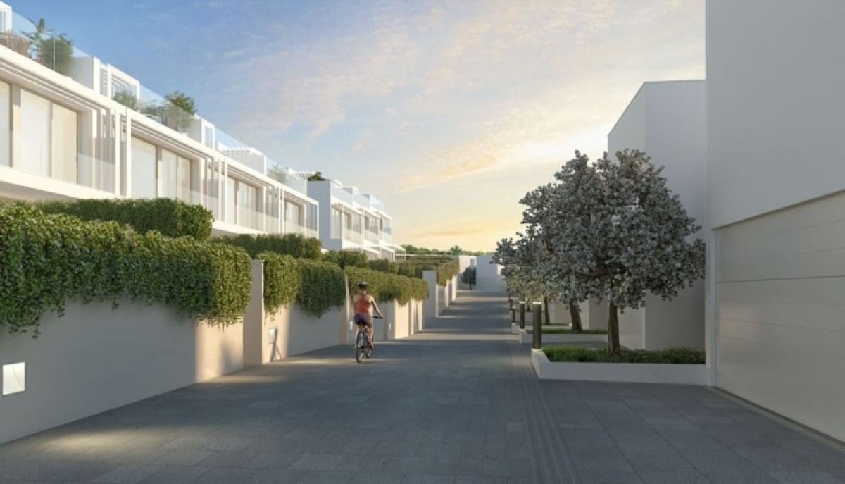 4 soveværelse Villa til salg i Estepona med swimmingpool garage - € 548.000 (Ref: 10001456)