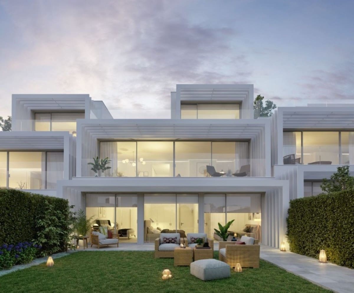 4 soveværelse Villa til salg i Estepona med swimmingpool garage - € 548.000 (Ref: 10001456)