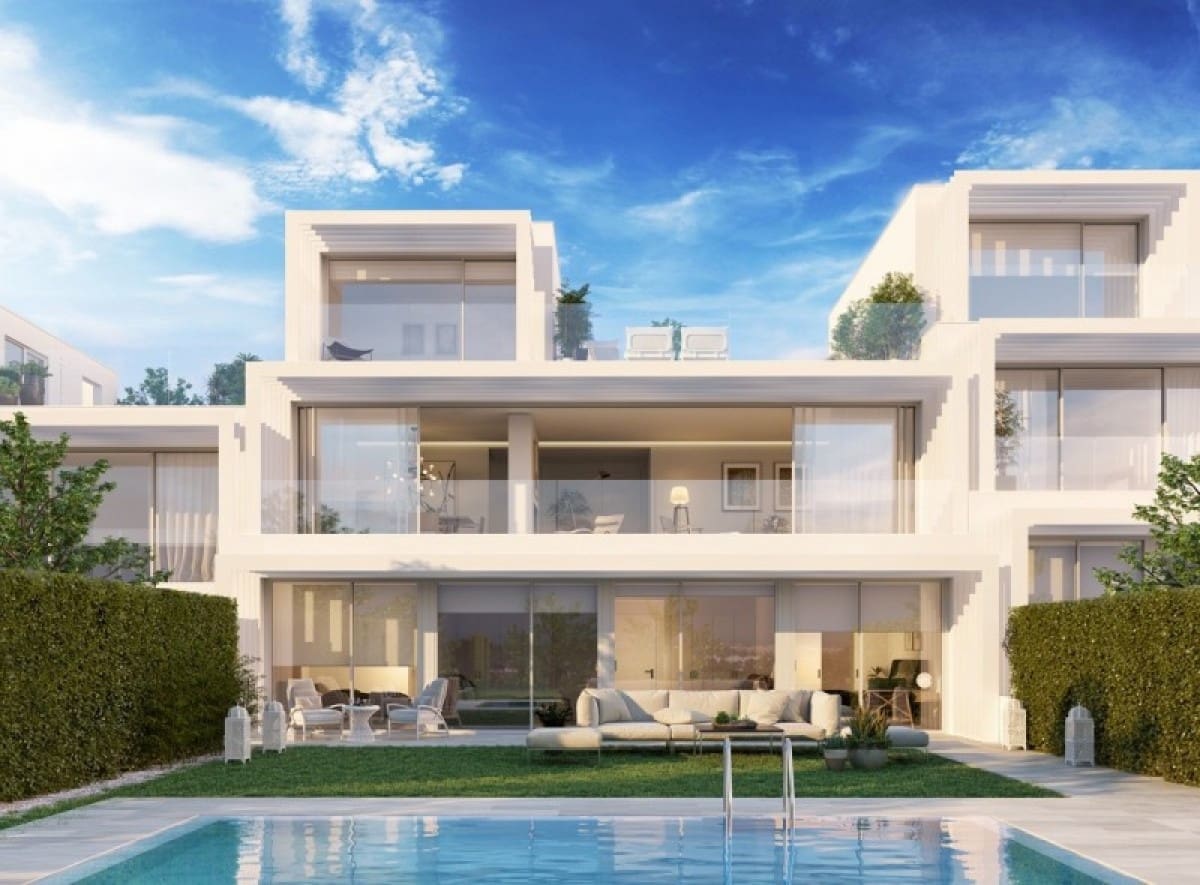 4 soveværelse Villa til salg i Estepona med swimmingpool garage - € 548.000 (Ref: 10001456)