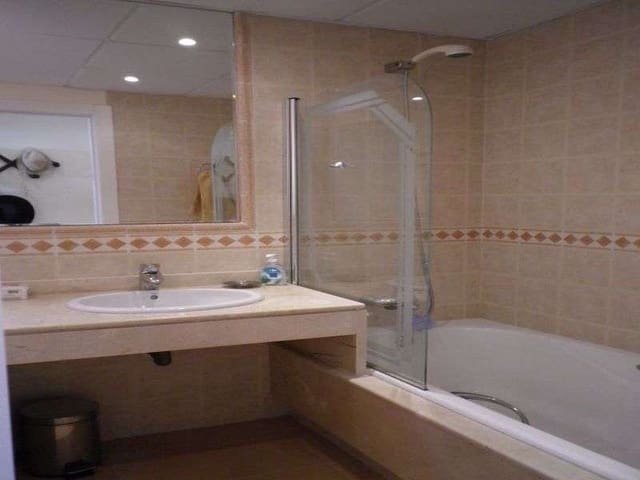 2 soverom Leilighet til salgs i Golden Mile, Marbella med svømmebasseng garasje - € 347 500 (Ref: 10001459)