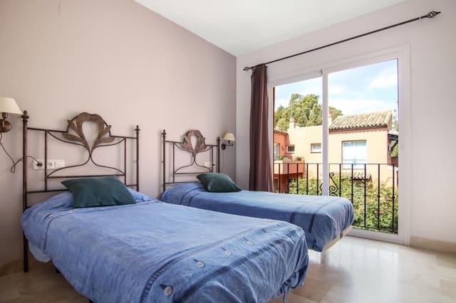 2 soverom Leilighet til salgs i Golden Mile, Marbella med svømmebasseng garasje - € 347 500 (Ref: 10001459)