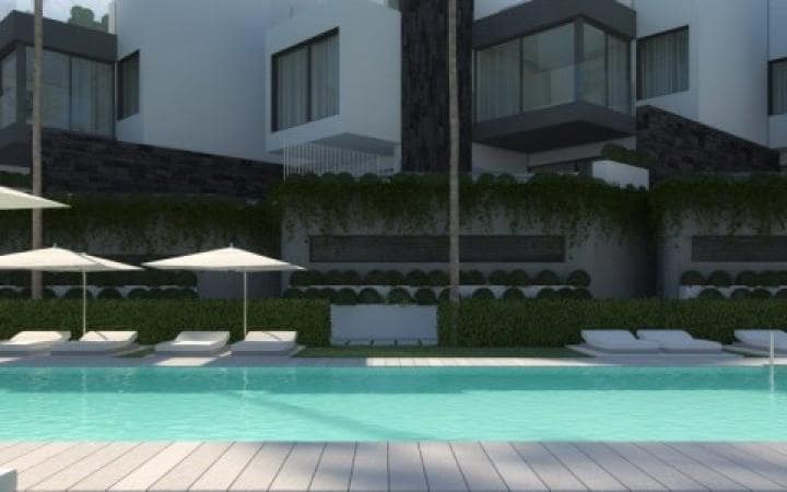 4 sovrum Hus till salu i Estepona med pool garage - 1 050 000 € (Ref: 10001462)