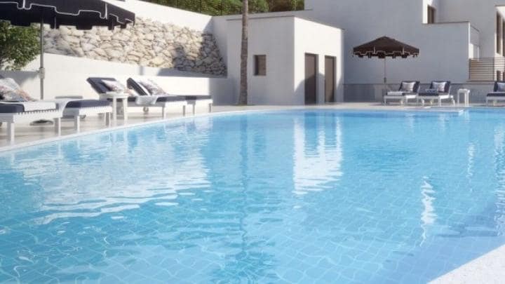 Apartamento de 3 habitaciones en Benahavís en venta con piscina garaje - 397.000 € (Ref: 10001465)