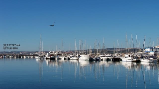 3 bedroom Townhouse for sale in Estepona with pool garage - € 340,000 (Ref: 10001476)