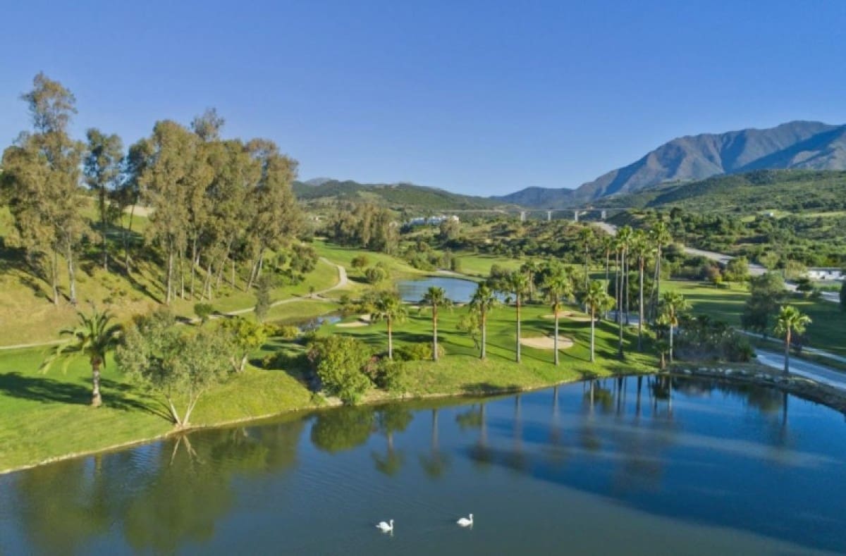 3 bedroom Townhouse for sale in Estepona with pool garage - € 340,000 (Ref: 10001476)