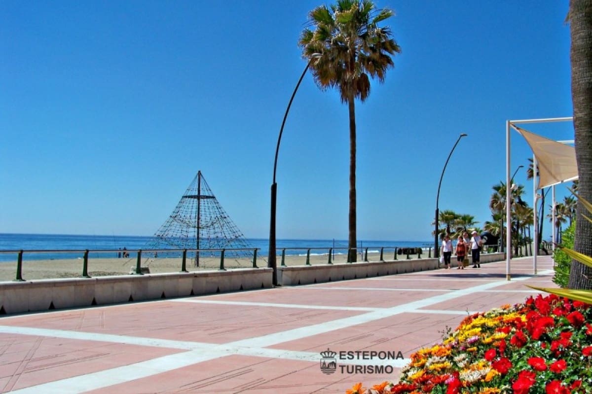 3 bedroom Townhouse for sale in Estepona with pool garage - € 340,000 (Ref: 10001476)