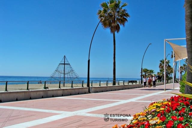 3 bedroom Townhouse for sale in Estepona with pool garage - € 340,000 (Ref: 10001476)