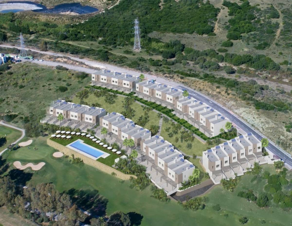 3 bedroom Townhouse for sale in Estepona with pool garage - € 375,000 (Ref: 10001477)