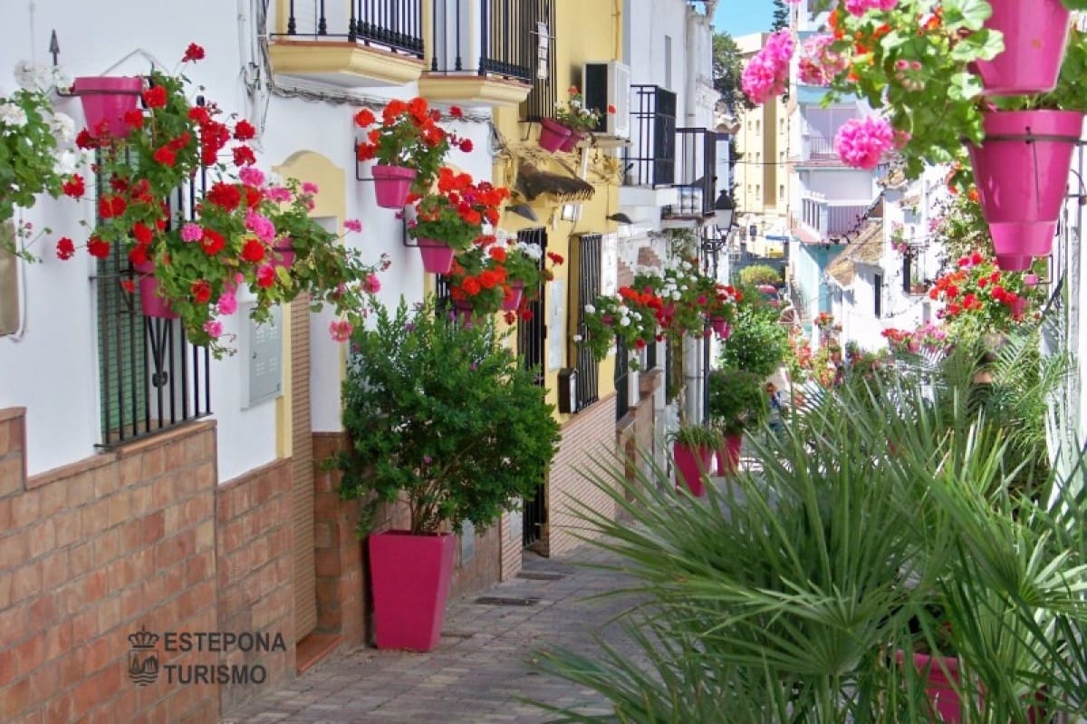 3 bedroom Townhouse for sale in Estepona with pool garage - € 375,000 (Ref: 10001477)