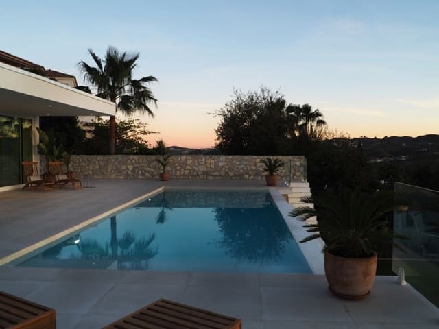 5 bedroom Villa for sale in Mijas with pool garage - € 895,000 (Ref: 10001491)