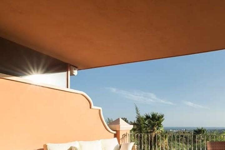 3 sypialnia Apartament na sprzedaż w Benahavis z basenem garażem - 589 500 € (Ref: 10001496)