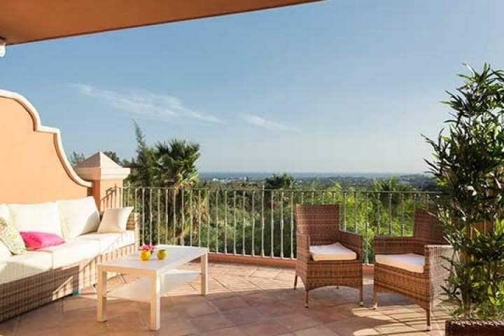 3 sypialnia Apartament na sprzedaż w Benahavis z basenem garażem - 589 500 € (Ref: 10001496)