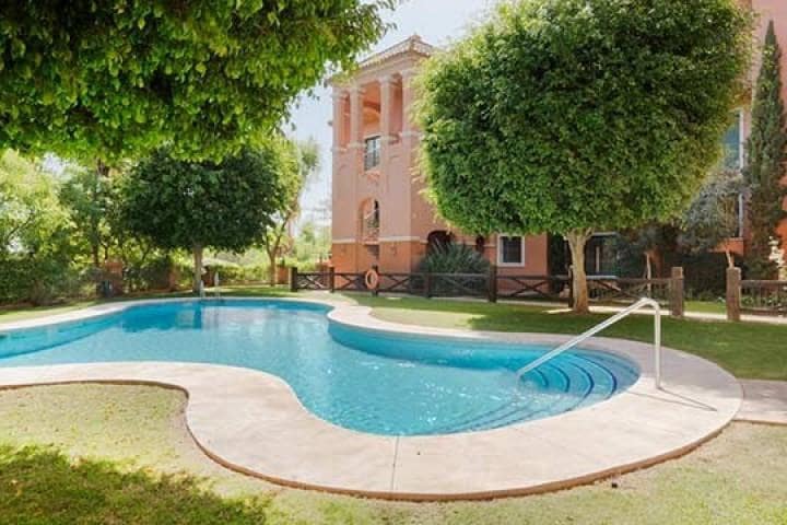 3 sypialnia Apartament na sprzedaż w Benahavis z basenem garażem - 589 500 € (Ref: 10001496)