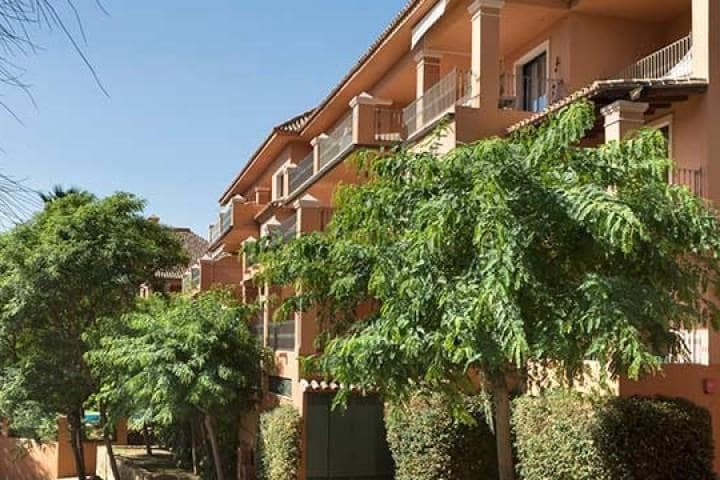 3 sypialnia Apartament na sprzedaż w Benahavis z basenem garażem - 589 500 € (Ref: 10001496)