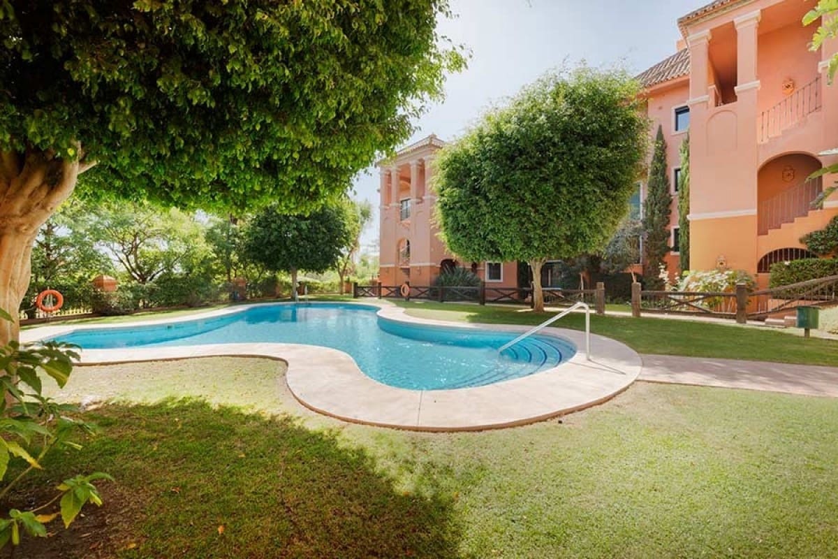 3 sypialnia Apartament na sprzedaż w Benahavis z basenem garażem - 589 500 € (Ref: 10001496)