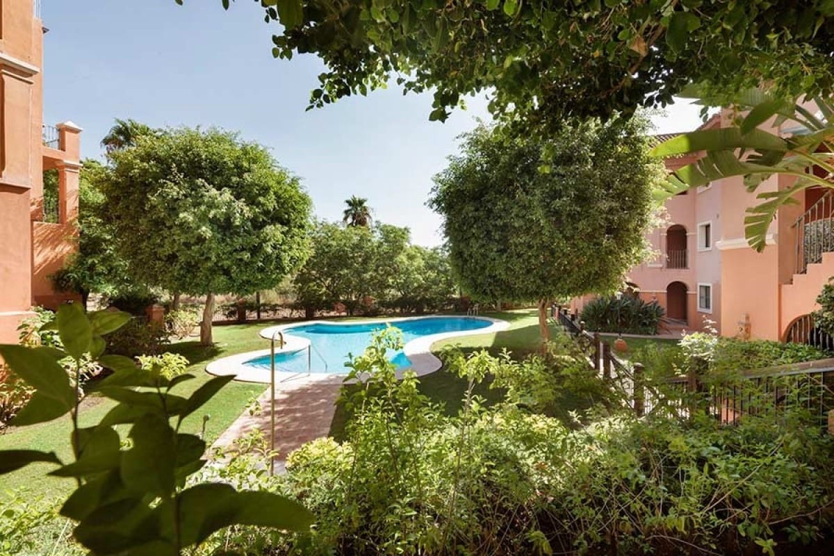 3 sypialnia Apartament na sprzedaż w Benahavis z basenem garażem - 589 500 € (Ref: 10001496)