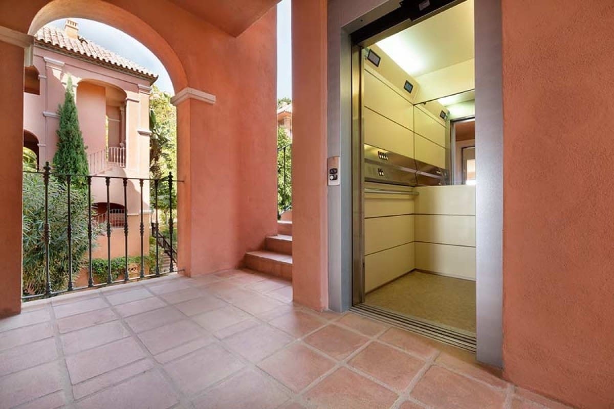 3 sypialnia Apartament na sprzedaż w Benahavis z basenem garażem - 589 500 € (Ref: 10001496)