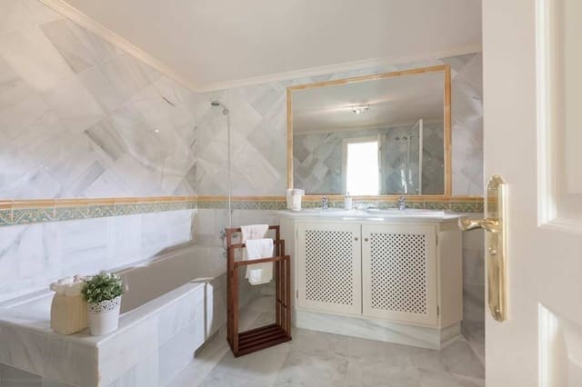 3 sypialnia Apartament na sprzedaż w Benahavís z basenem garażem - 589 500 € (Ref: 10001496)