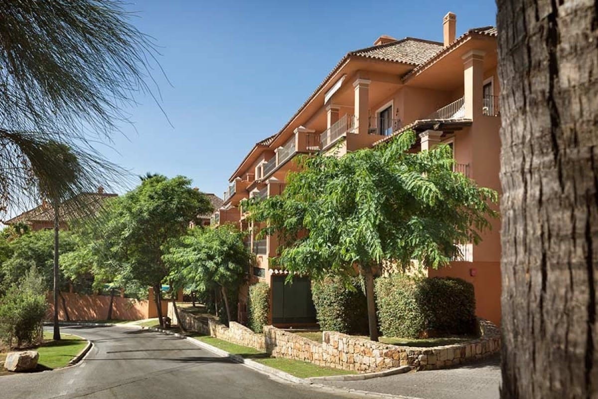 3 sypialnia Apartament na sprzedaż w Benahavis z basenem garażem - 589 500 € (Ref: 10001496)