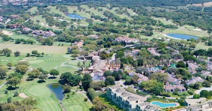 3 Zimmer Haus zu verkaufen in Estepona mit Pool Garage - 620.000 € (Ref: 10001497)