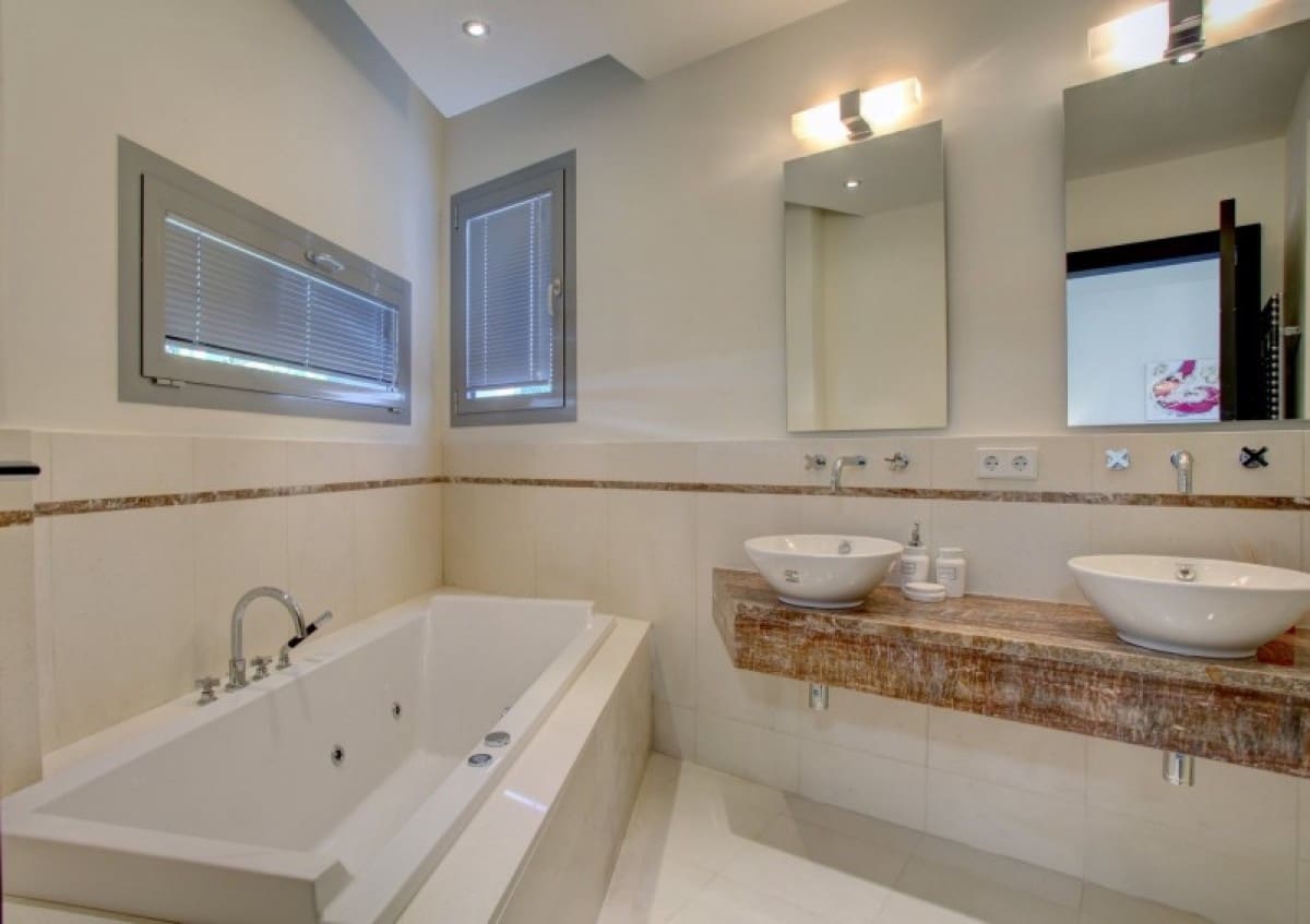 4 chambre Maison de Ville à vendre à Marbella avec piscine garage - 2 200 000 € (Ref: 10001502)