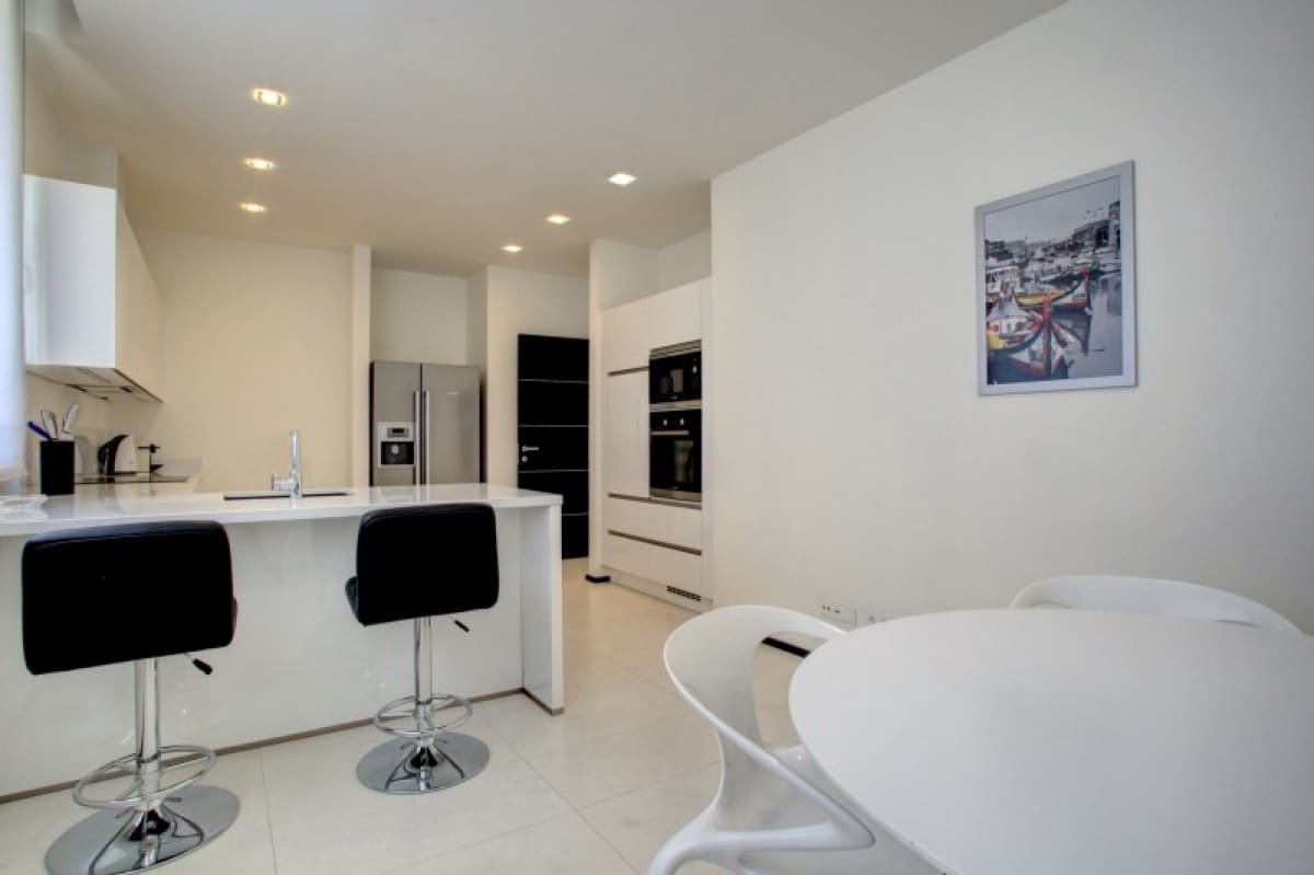 4 chambre Maison de Ville à vendre à Marbella avec piscine garage - 2 200 000 € (Ref: 10001502)