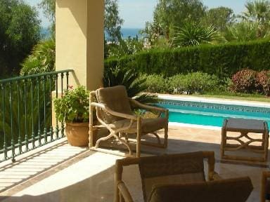 5 sypialnia Willa na sprzedaż w Marbella z basenem garażem - 1 500 000 € (Ref: 10001503)