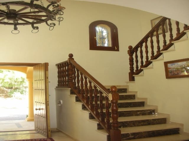 5 sypialnia Willa na sprzedaż w Marbella z basenem garażem - 1 500 000 € (Ref: 10001503)