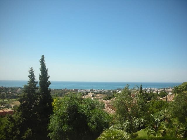 5 sypialnia Willa na sprzedaż w Marbella z basenem garażem - 1 500 000 € (Ref: 10001503)