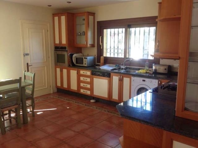 5 sypialnia Willa na sprzedaż w Marbella z basenem garażem - 1 500 000 € (Ref: 10001503)