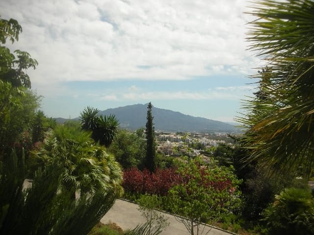 5 sypialnia Willa na sprzedaż w Marbella z basenem garażem - 1 500 000 € (Ref: 10001503)