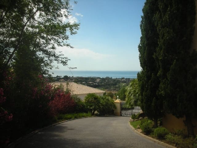 5 sypialnia Willa na sprzedaż w Marbella z basenem garażem - 1 500 000 € (Ref: 10001503)